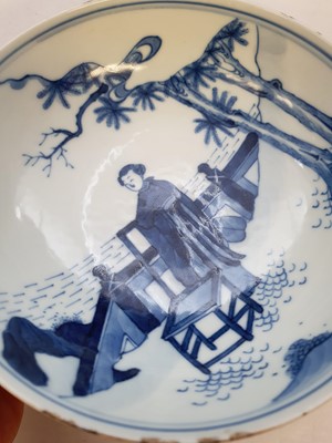 Lot 338 - A CHINESE BLUE AND WHITE 'LADY' SAUCER DISH.