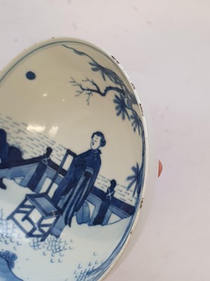 Lot 498 - A CHINESE BLUE AND WHITE 'LADY' SAUCER DISH.
