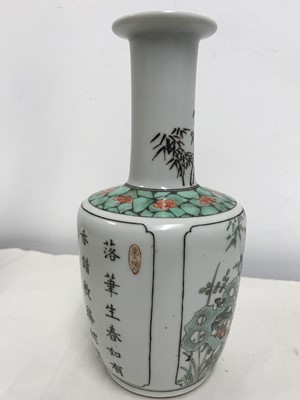 Lot 275 - A CHINESE SMALL FAMILLE VERTE MALLET VASE.