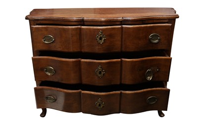 Lot 170 - AN EARLY 18TH CENTURY FRENCH WALNUT AND OAK CHEST OF DRAWERS