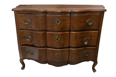Lot 170 - AN EARLY 18TH CENTURY FRENCH WALNUT AND OAK CHEST OF DRAWERS