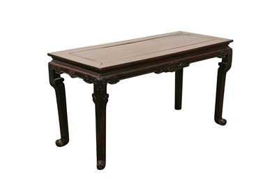 Lot 653 - A CHINESE WOOD LOW TABLE.