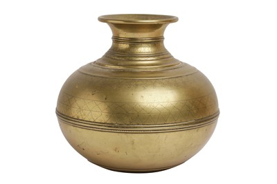 Lot 607 - AN INDIAN BRASS LOTA VASE, LATE 19TH/EARLY 20TH CENTURY