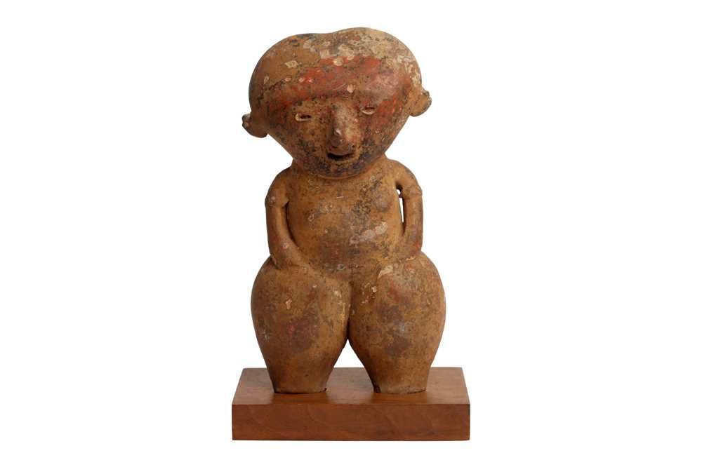 Lot 76 - A POTTERY FIGURE OF A FEMALE, POSSIBLY PRE-COLUMBIAN