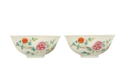 Lot 453 - A PAIR OF CHINESE FAMILLE ROSE 'FLOWERS' BOWLS.