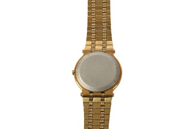 Lot 336 - Gucci Gold Mod 9000 G Watch