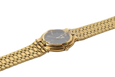 Lot 336 - Gucci Gold Mod 9000 G Watch
