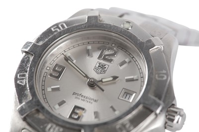 Lot 17 - TAG HEUER