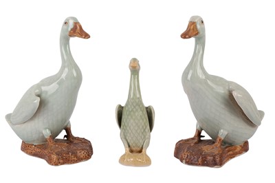 Lot 631 - A PAIR OF CHINESE PORCELAIN MODELS OF DUCKS, 20TH CENTURY
