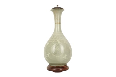 Lot 804 - A KOREAN SANGGAM SLIP-INLAID CELADON VASE.