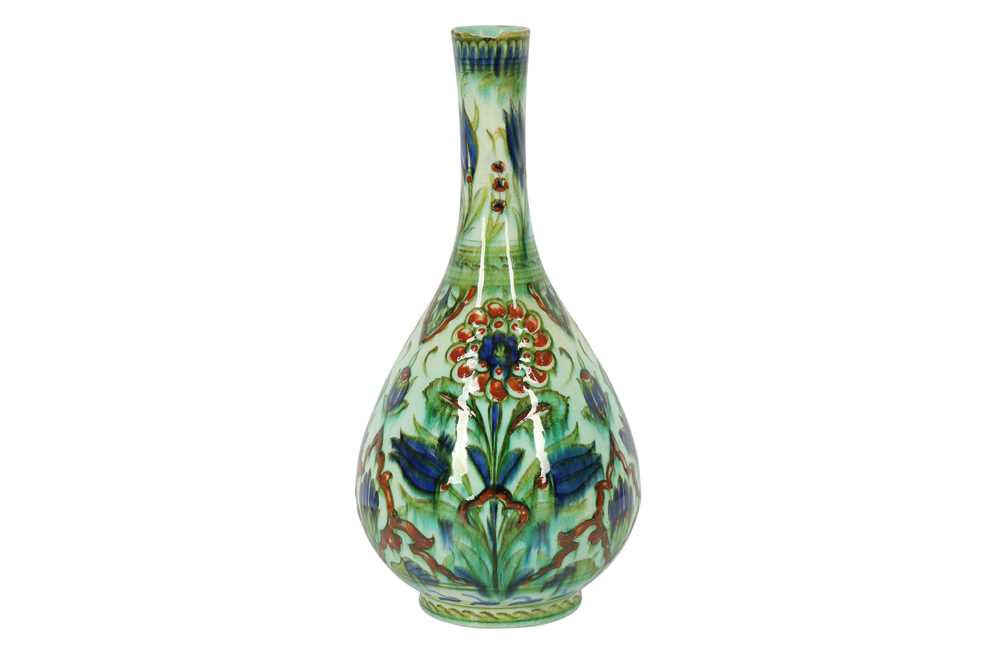 Lot 711 - AN IZNIK-STYLE CANTAGALLI POTTERY VASE