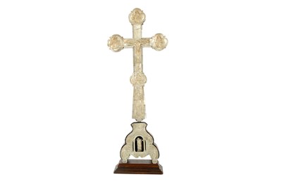 Lot 719 - λ A MOTHER-OF-PEARL-INLAID OLIVE WOOD CRUCIFIX