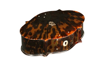 Lot 744 - λ A SINHALESE TORTOISESHELL LIDDED BOX MADE FOR THE WESTERN MARKET