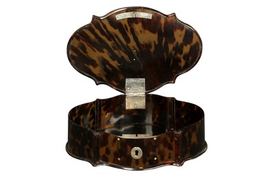Lot 508 - λ A SINHALESE TORTOISESHELL LIDDED BOX MADE FOR THE WESTERN MARKET