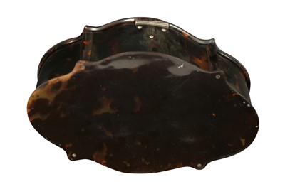 Lot 508 - λ A SINHALESE TORTOISESHELL LIDDED BOX MADE FOR THE WESTERN MARKET