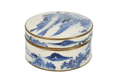 Lot 738 - A CHINESE BLUE AND WHITE CIRCULAR BOX AND COVER.