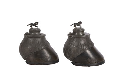 Lot 165 - TAXIDERMY: A ZOOMORPHIC PAIR OF HORSE HOOF INKWELLS, LATE 19TH CENTURY