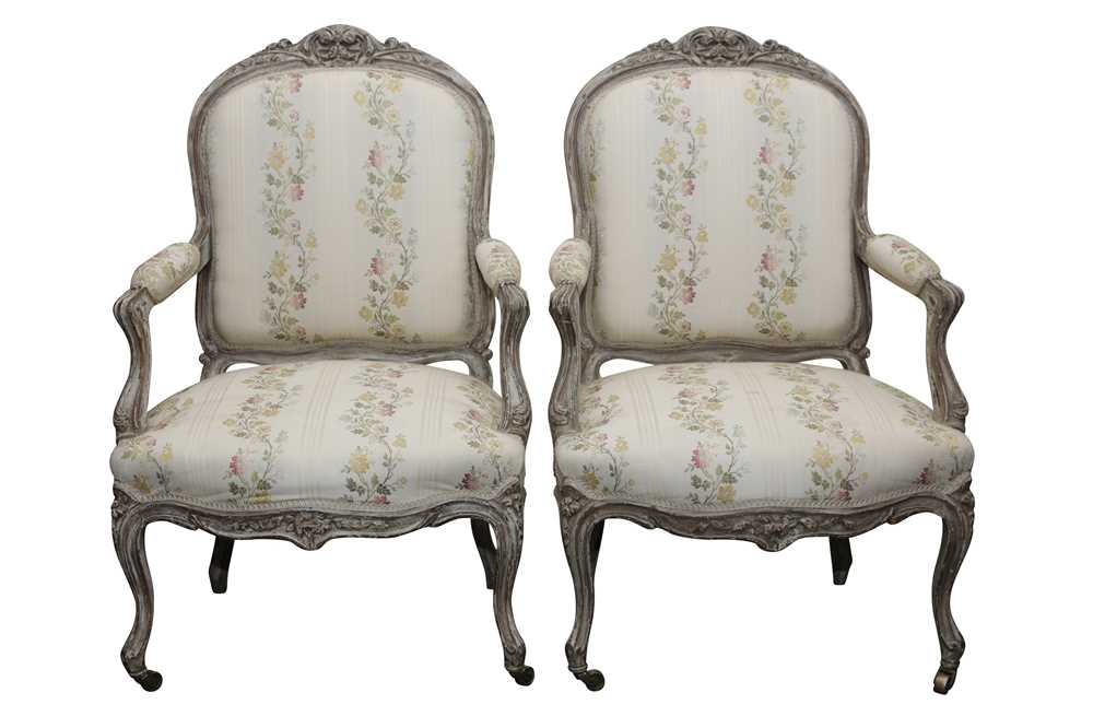 Lot 148 - A PAIR OF FRENCH LOUIS XV STYLE FAUTEUIL ARMCHAIRS, EARLY 20TH CENTURY