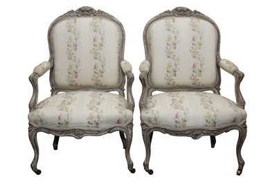Lot 148 - A PAIR OF FRENCH LOUIS XV STYLE FAUTEUIL ARMCHAIRS, EARLY 20TH CENTURY