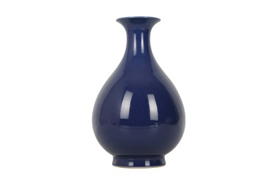 Lot 1020 - A CHINESE BLUE-GLAZED BOTTLE VASE, YUHUCHUNPING.