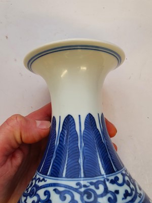 Lot 1021 - A CHINESE BLUE AND WHITE 'BAMBOO' VASE.