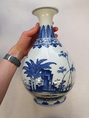 Lot 1021 - A CHINESE BLUE AND WHITE 'BAMBOO' VASE.