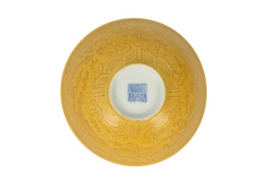 Lot 966 - A CHINESE YELLOW-GLAZED 'DRAGON' BOWL.