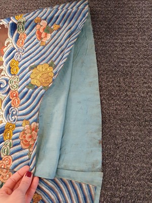Lot 289 - A CHINESE CHESTNUT-GROUND EMBROIDERED 'DRAGON' ROBE.