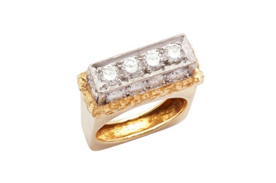 Lot 182 - A diamond dress ring