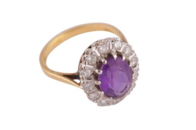 Lot 49 - AN AMETHYST AND DIAMOND CLUSTER RING