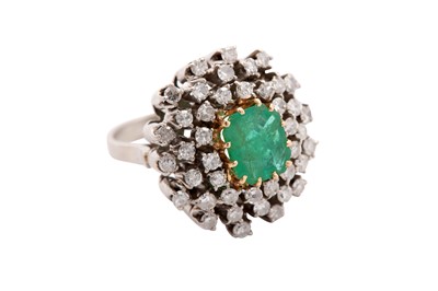 Lot 106 - An emerald and diamond cluster ring