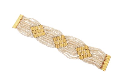 Lot 158 - A seed pearl bracelet