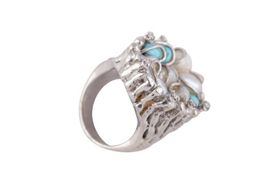 Lot 59 - AN ABSTRACT PEARL TURQUOISE AND DIAMOND DRESS RING