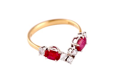 Lot 104 - A RUBY AND DIAMOND RING