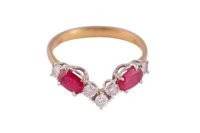 Lot 104 - A RUBY AND DIAMOND RING