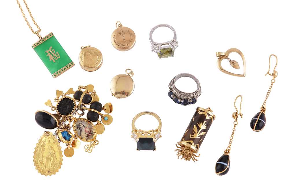 Lot 51 - A LARGE COLLECTION OF JEWELLERY
