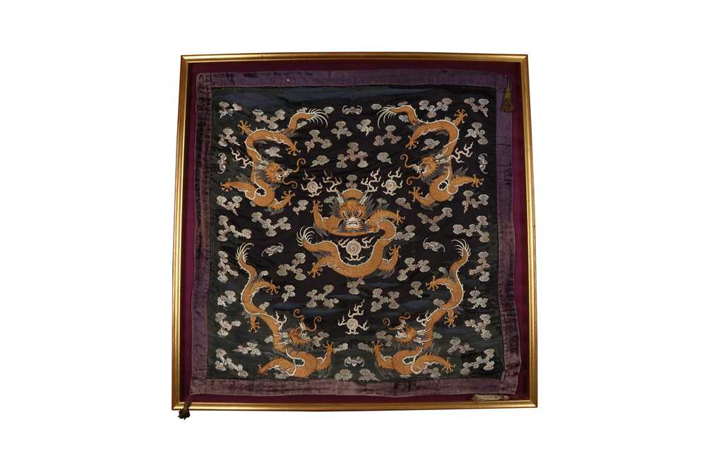 Lot 383 - A CHINESE EMBROIDERED 'DRAGON' CUSHION COVER.