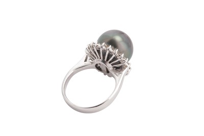 Lot 98 - A pearl and diamond ring