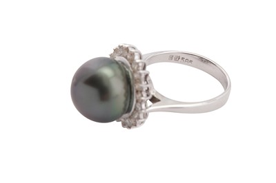 Lot 98 - A pearl and diamond ring