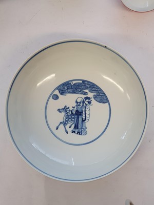 Lot 215 - A CHINESE BLUE AND WHITE 'EIGHT IMMORTALS' BOWL.