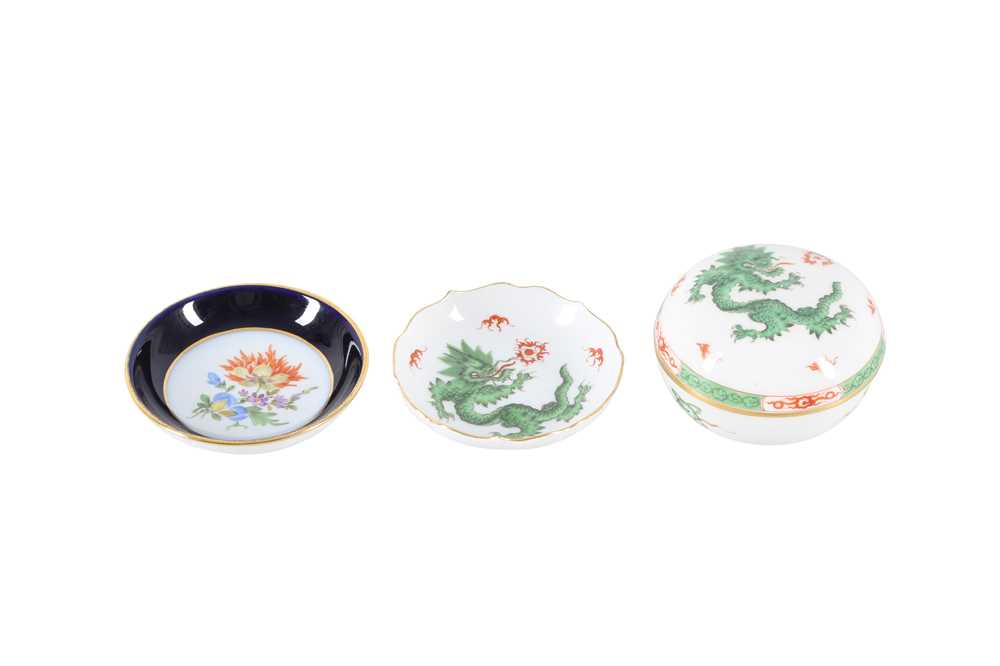 Lot 125 - A MEISSEN PORCELAIN DOMED BOX AND COVER, 20TH CENTURY