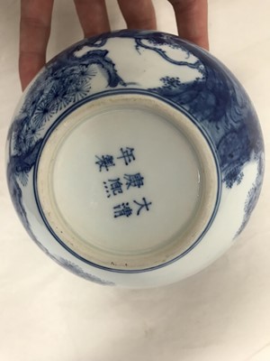 Lot 269 - A CHINESE BLUE AND WHITE 'PRIMATES' WASHER.