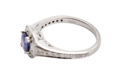Lot 30 - A sapphire and diamond ring