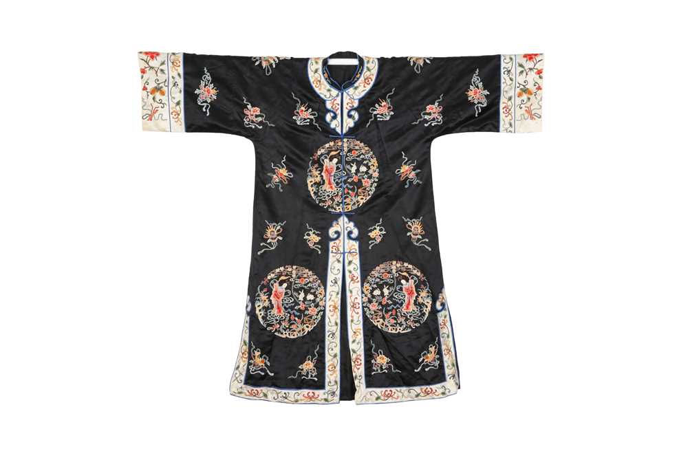 Lot 291 - A CHINESE EMBROIDERED BLACK-GROUND SILK ROBE.