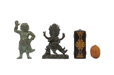 Lot 528 - A SMALL COLLECTION OF BUDDHIST ITEMS.