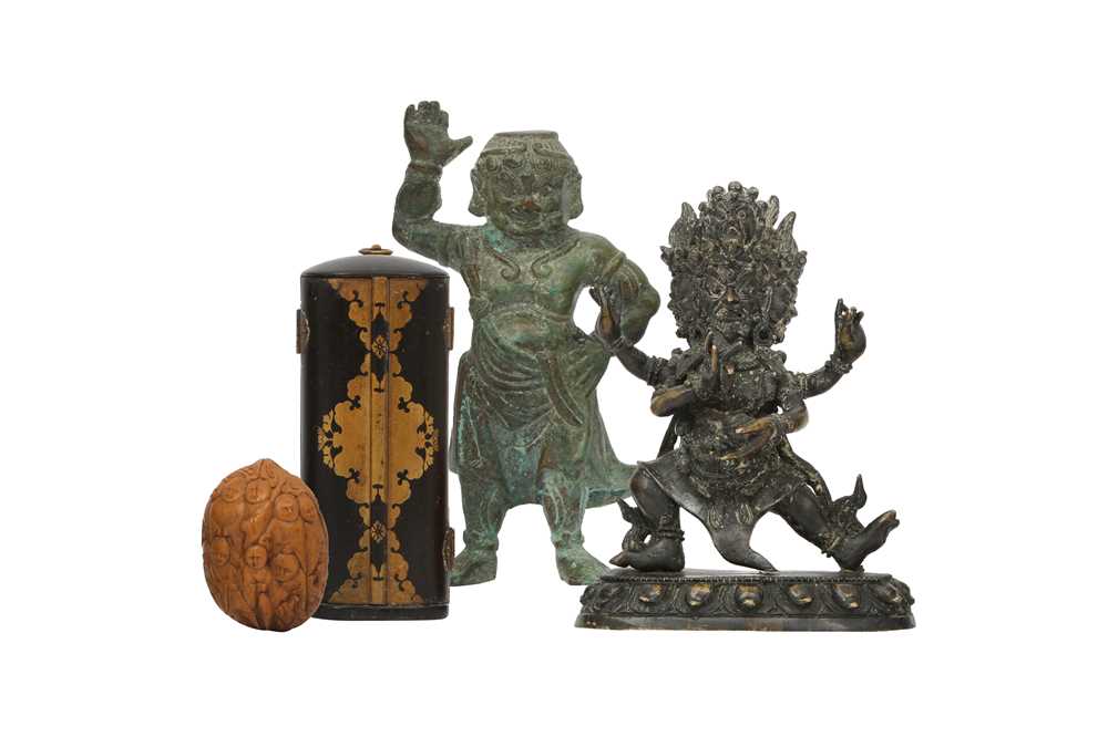 Lot 584 - A SMALL COLLECTION OF BUDDHIST ITEMS.