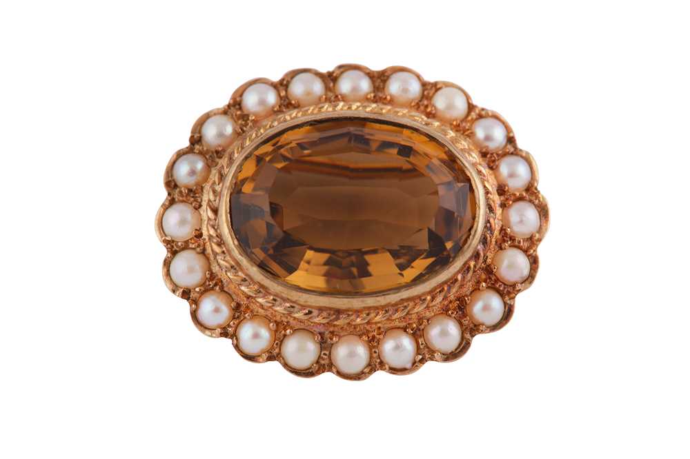 Lot 77 - A GEM AND PEARL SET GOLD BROOCH