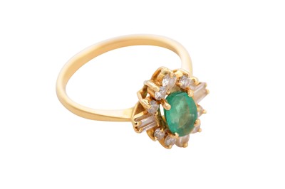 Lot 112 - An emerald and diamond cluster ring