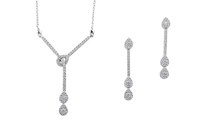 Lot 49 - Mappin & Webb I A diamond set necklace and earring suite