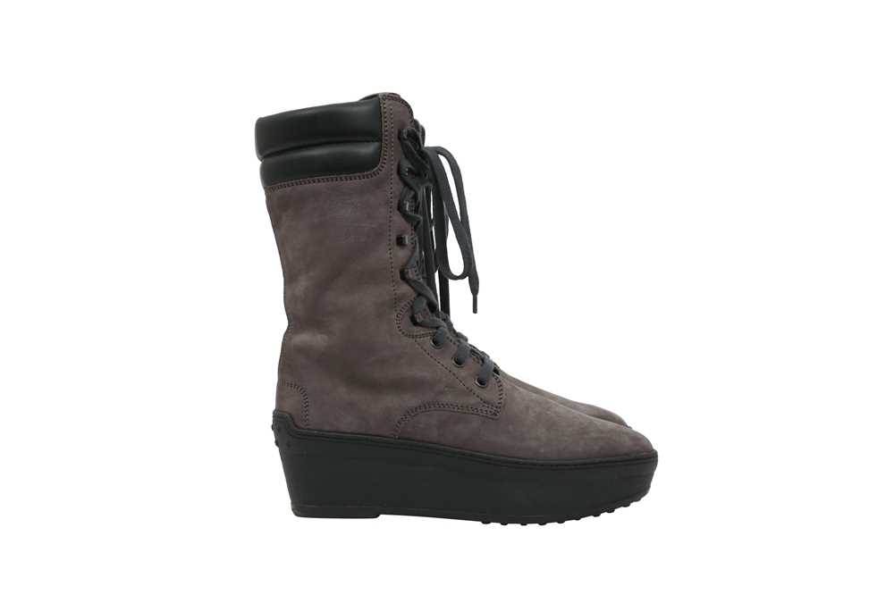 Lot 123 - Tod's Grey Zeppa Tronchetto Lace Up Boot - Size 36.5